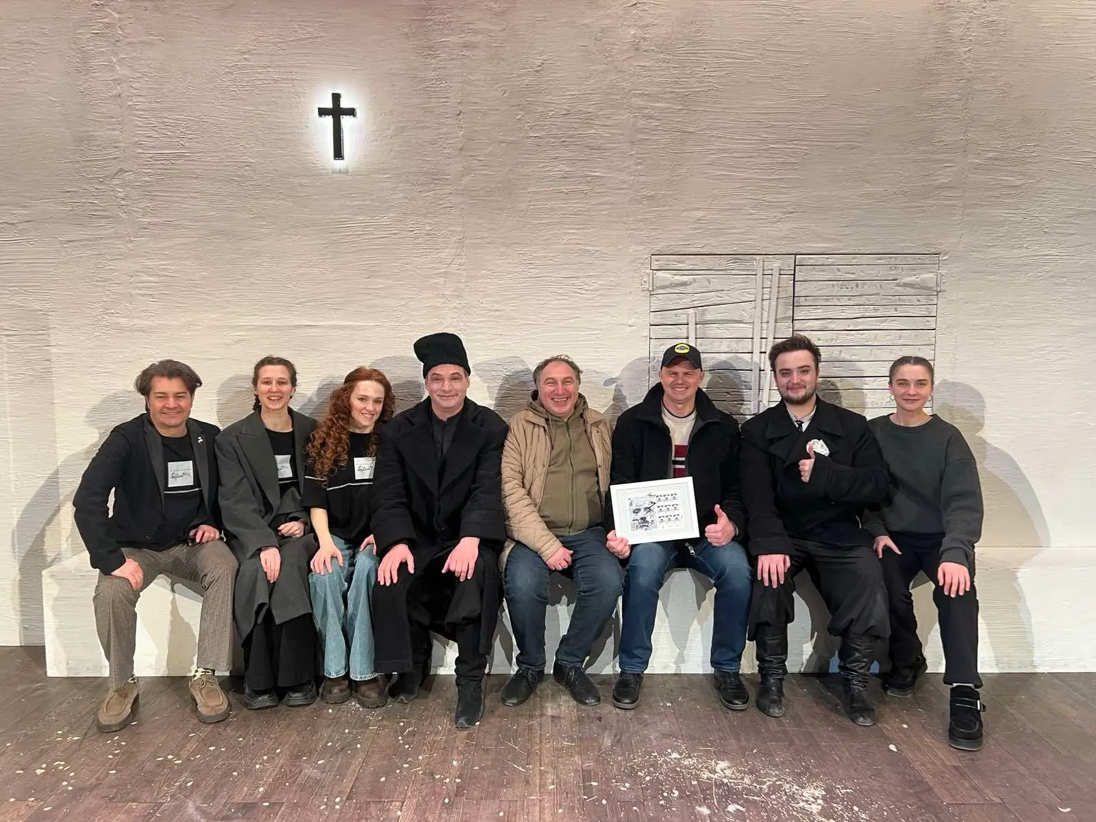 After the premiere of the play Konotopska Vidma with its actors in Uzhhorod during a charity raffle