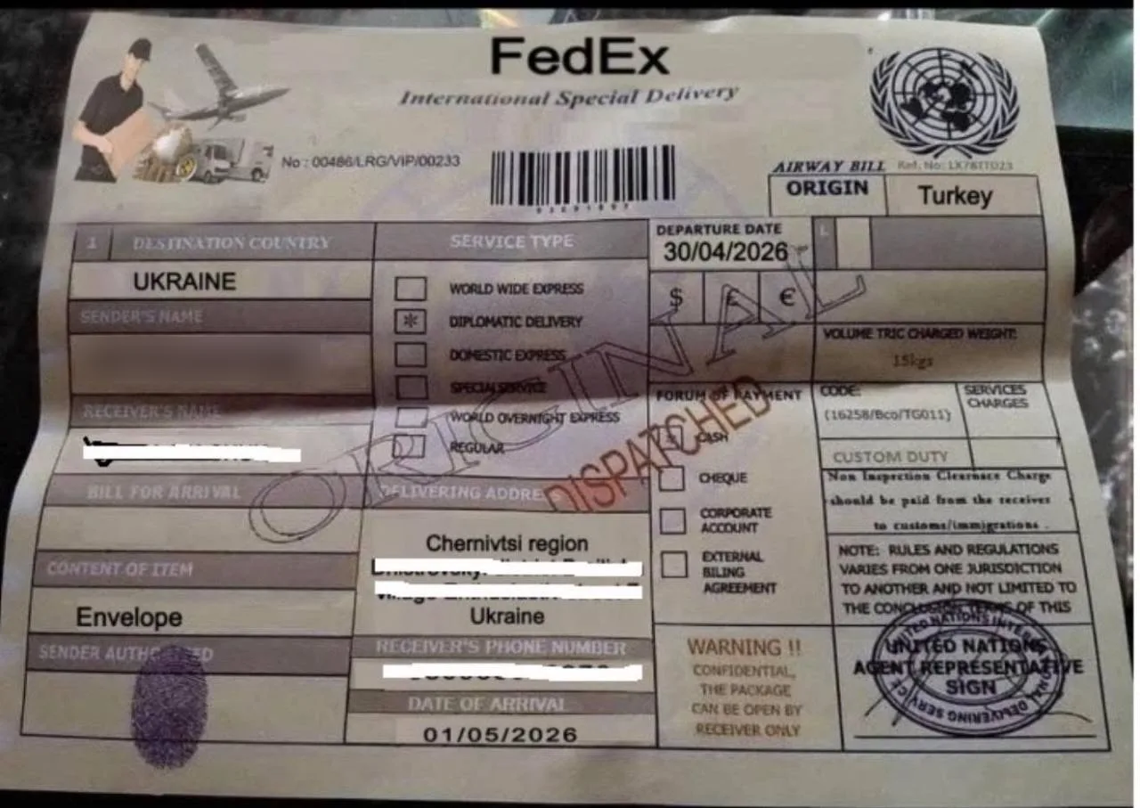 Підроблена накладна з логотипом FedEx, печаткою ООН і позначкою Diplomatic Delivery